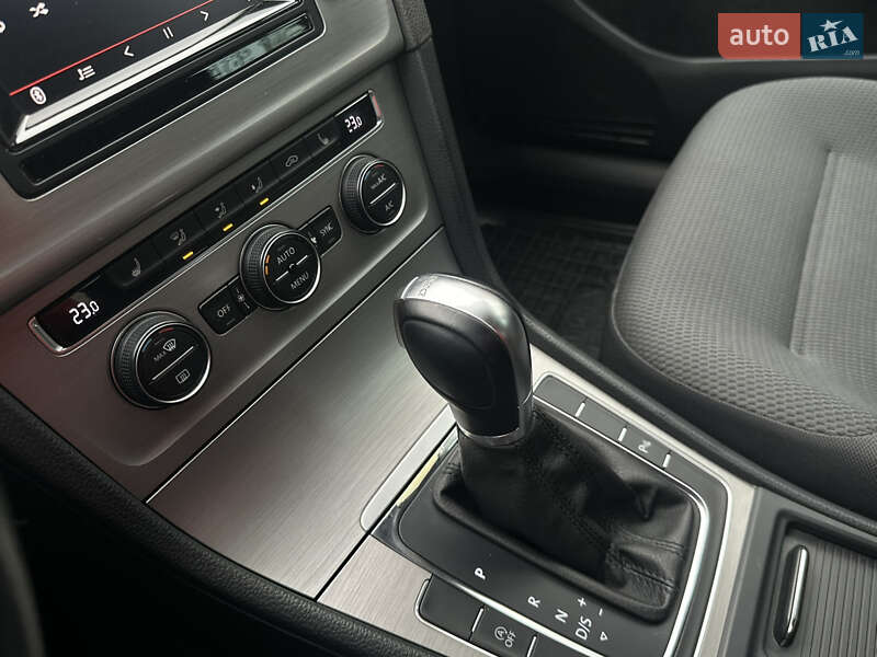 Універсал Volkswagen Golf 2015 в Луцьку