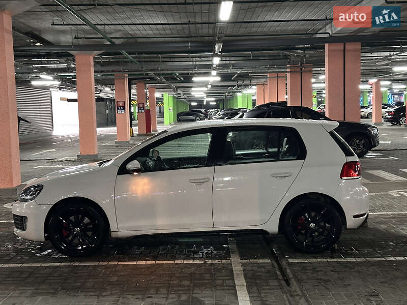 Хэтчбек Volkswagen Golf 2010 в Киеве