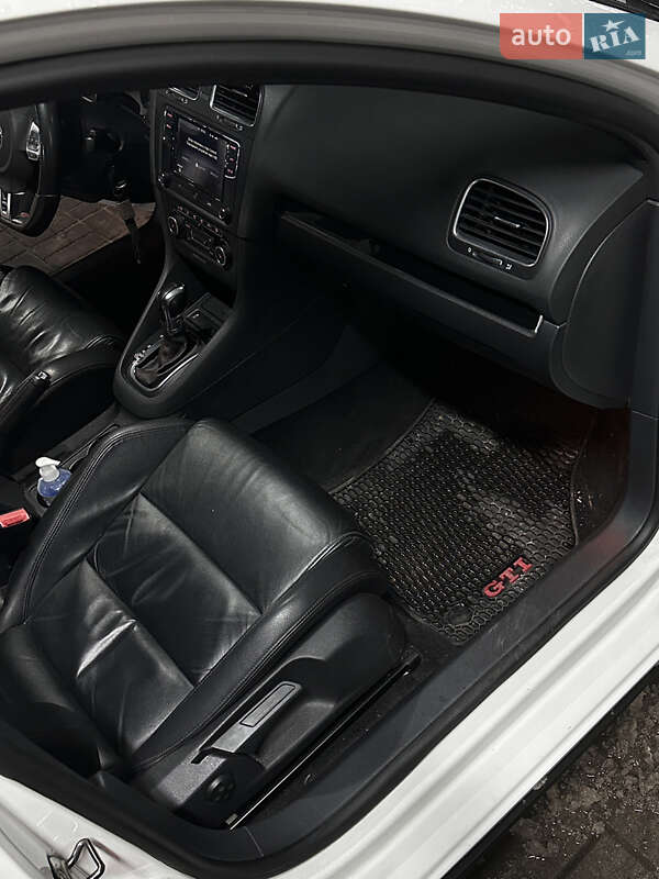 Хэтчбек Volkswagen Golf 2010 в Киеве