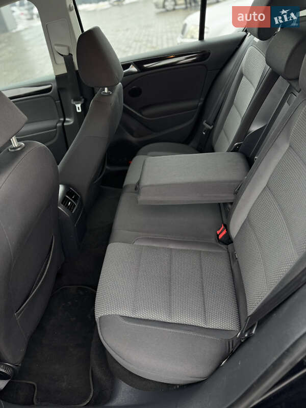 Хэтчбек Volkswagen Golf 2009 в Владимире