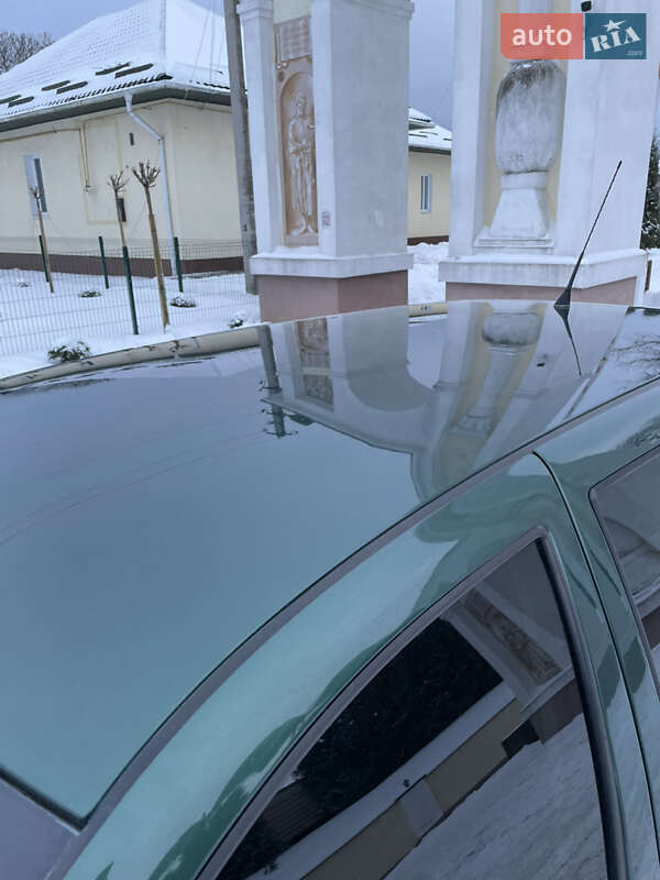 Хэтчбек Volkswagen Golf 2001 в Остроге