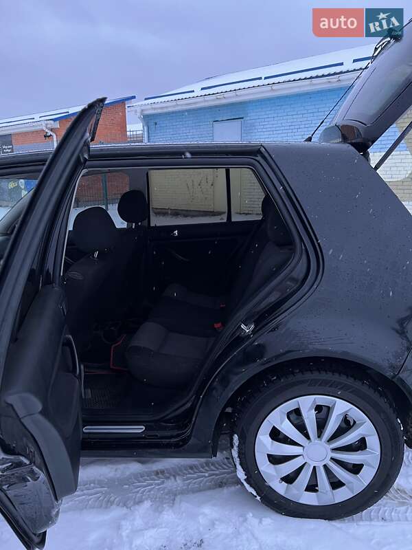 Хэтчбек Volkswagen Golf 2000 в Дрогобыче