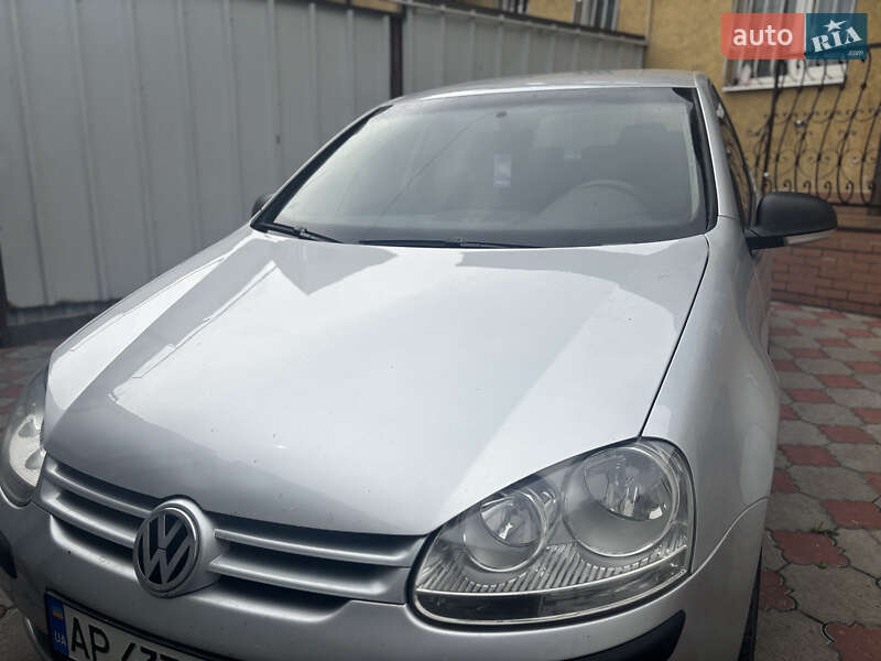 Хэтчбек Volkswagen Golf 2008 в Запорожье