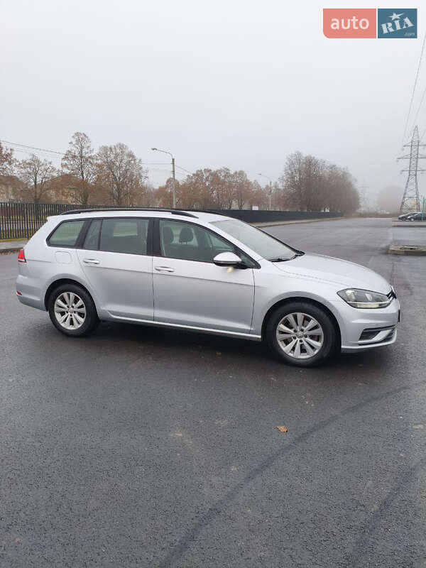 Универсал Volkswagen Golf 2018 в Чернигове