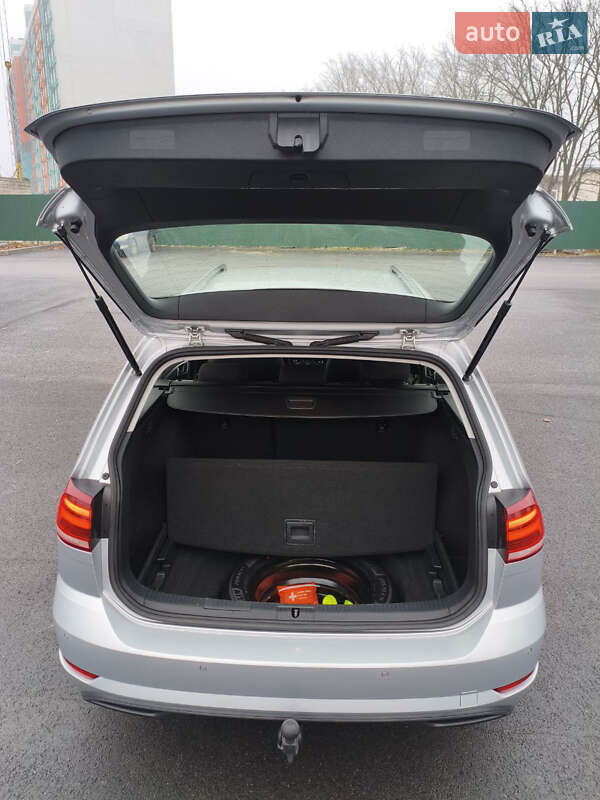 Универсал Volkswagen Golf 2018 в Чернигове