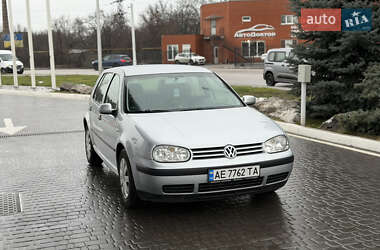 Хэтчбек Volkswagen Golf 2003 в Днепре
