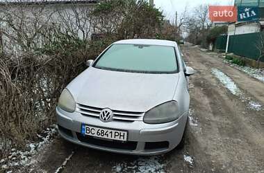 Хэтчбек Volkswagen Golf 2004 в Николаеве