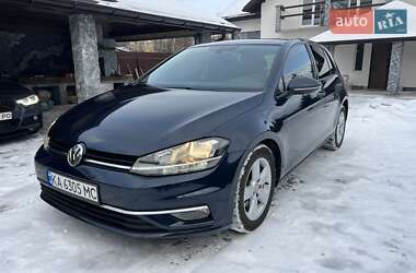 Хэтчбек Volkswagen Golf 2018 в Киеве