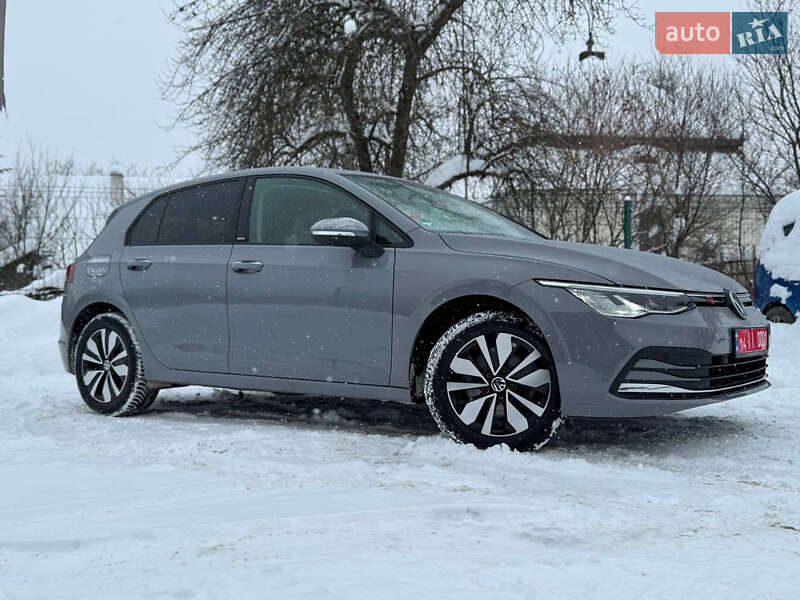 Хэтчбек Volkswagen Golf 2023 в Львове
