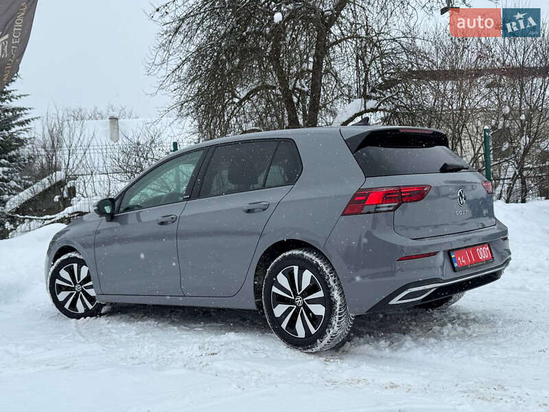 Хэтчбек Volkswagen Golf 2023 в Львове