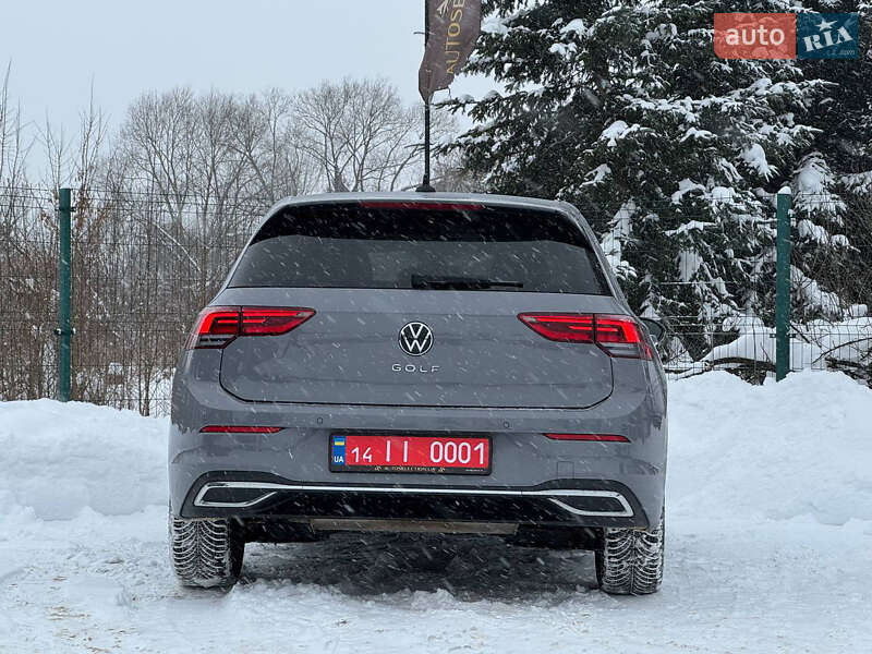 Хэтчбек Volkswagen Golf 2023 в Львове