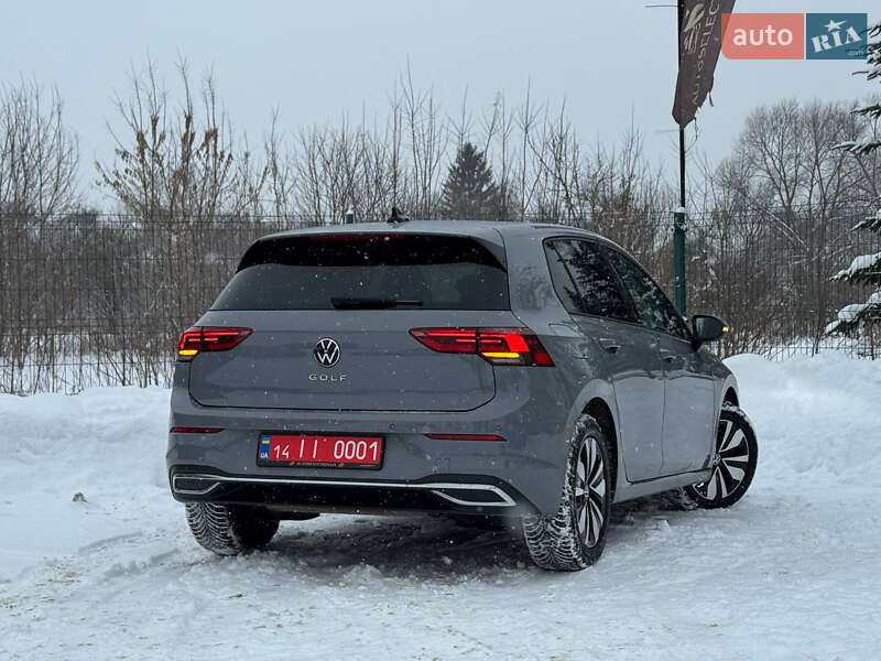 Хэтчбек Volkswagen Golf 2023 в Львове