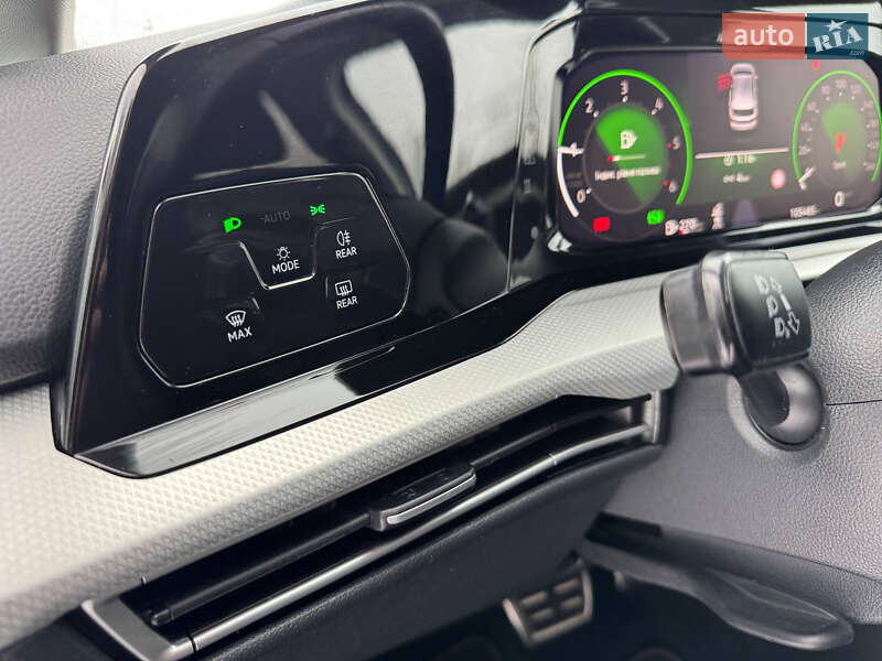 Хэтчбек Volkswagen Golf 2023 в Львове