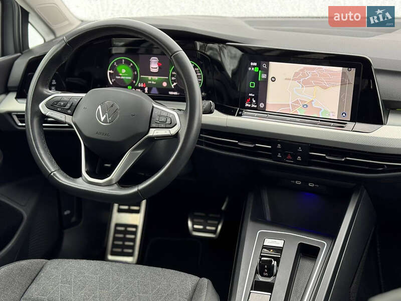 Хэтчбек Volkswagen Golf 2023 в Львове