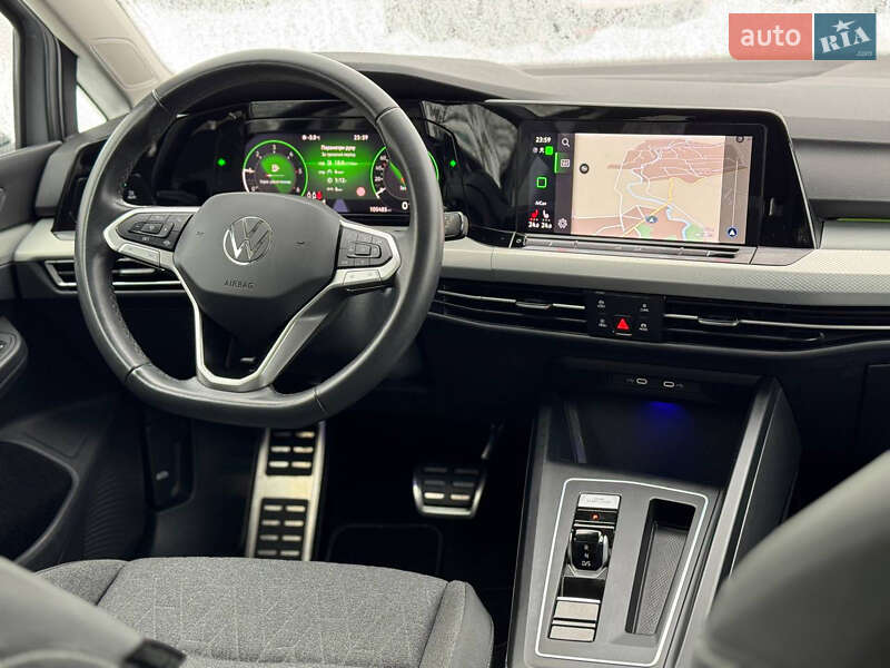 Хэтчбек Volkswagen Golf 2023 в Львове