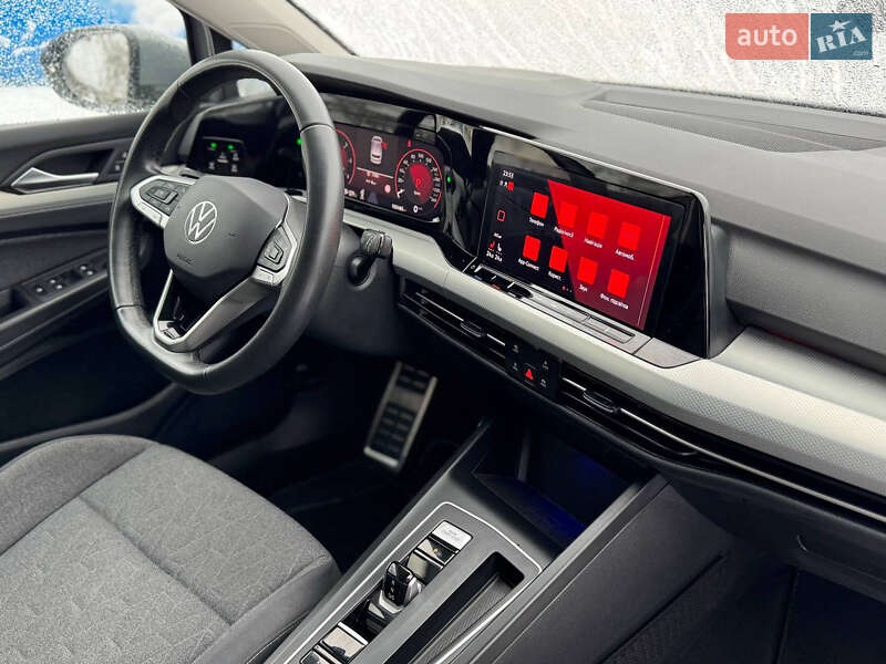 Хэтчбек Volkswagen Golf 2023 в Львове