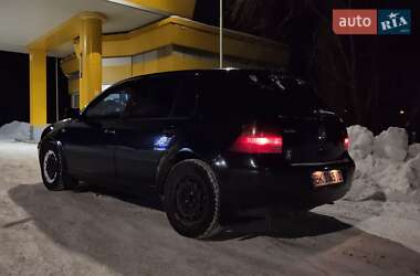 Хэтчбек Volkswagen Golf 2002 в Вараше