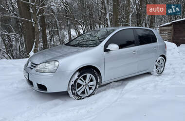 Хэтчбек Volkswagen Golf 2005 в Львове