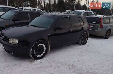 Хэтчбек Volkswagen Golf 2002 в Вараше
