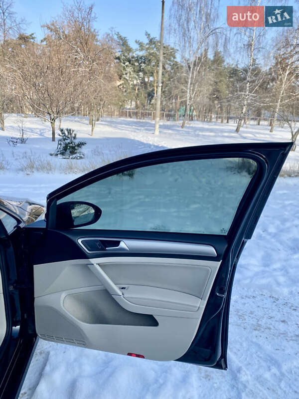 Универсал Volkswagen Golf 2015 в Киеве