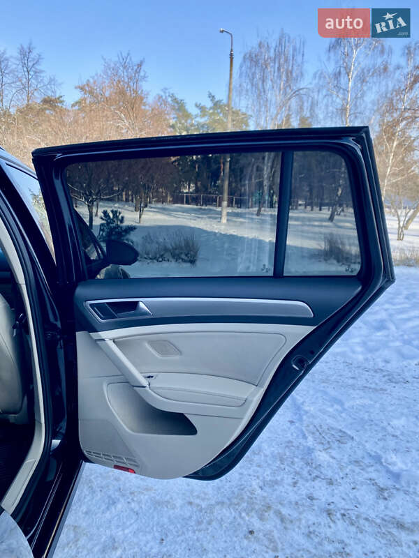 Универсал Volkswagen Golf 2015 в Киеве