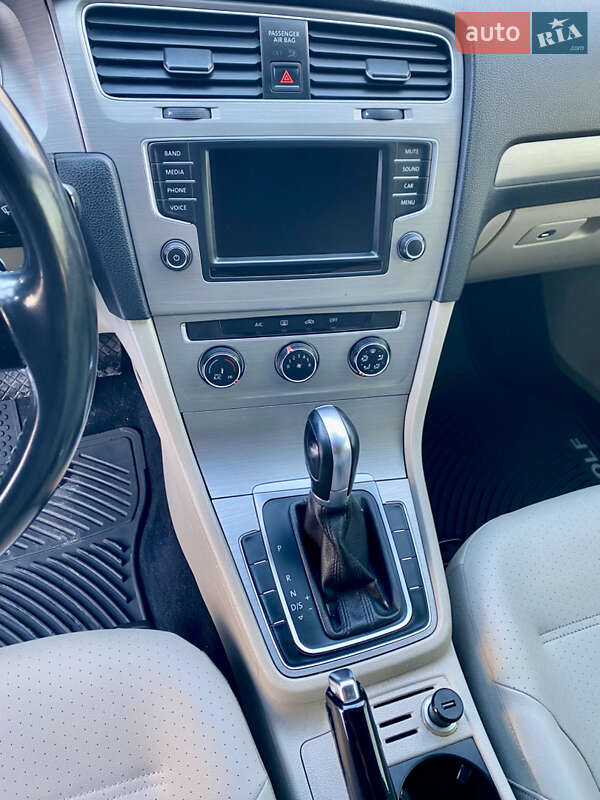 Универсал Volkswagen Golf 2015 в Киеве