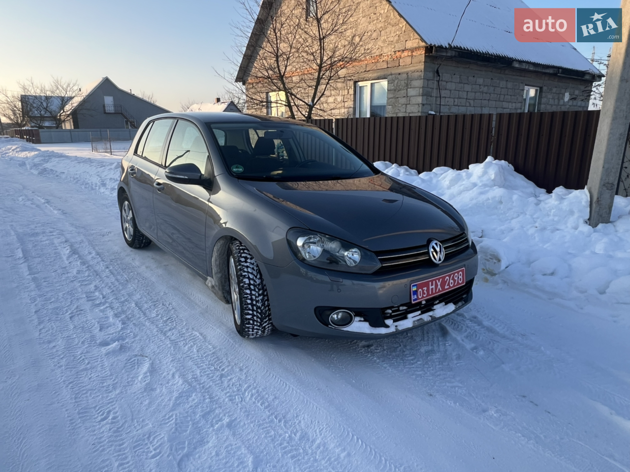 В продажі Vw Golf 6 2009 року 1.4 TSI 90kw Саха. Машинка свіжо пригнана з Німеччини. Гарний стан хороша комплектація. Технічно без зауважень замінений цеп грм та масло з фільтрами. Всі інші деталі уточняйте за номером телефону.