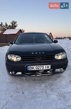 Хетчбек Volkswagen Golf 2001 в Рокитному