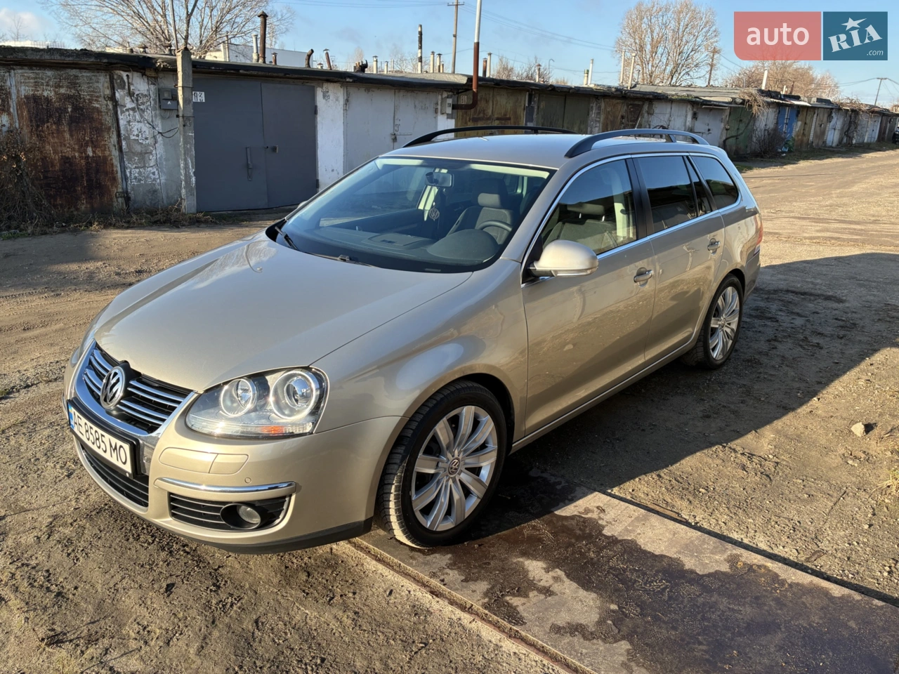 Пригнаний для себе в кінці 2020 року, без проблем та пошкоджень. 
Використання як авто вихідного дня , пробіг в рік до 5000 тис, стоїть в гаражі
, взимку без експлуатації. 
Стан відмінний, косметика по задній ляді.
Зимова резина нова, гальма обслужені , нові колодки, диски.
Двигун без проблемний.
Мультимедія нова, камера заднього виду, CarPlay , Android.
Нове кермо для себе замінив. Часткова шумована.
Комплектація на достатньому рівні, підігрів сидінь, датчики парковки по колу, 
Bi led адаптивні фарі.
Весь перелік обслуговування від себе.
Любі питання.
