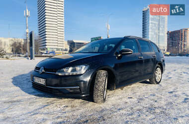 Універсал Volkswagen Golf 2017 в Києві