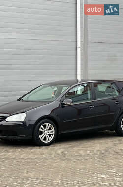 Хэтчбек Volkswagen Golf 2004 в Сумах