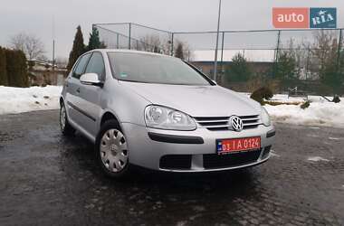 Хэтчбек Volkswagen Golf 2004 в Жовкве
