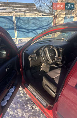 Хэтчбек Volkswagen Golf 2001 в Городковке