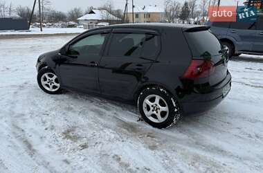 Хэтчбек Volkswagen Golf 2004 в Черновцах