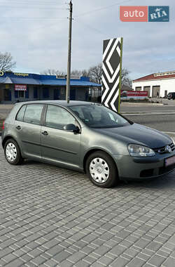 Хэтчбек Volkswagen Golf 2005 в Вознесенске