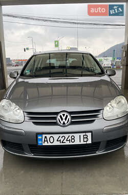 Хэтчбек Volkswagen Golf 2005 в Сваляве