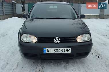 Хетчбек Volkswagen Golf 2001 в Рокитному