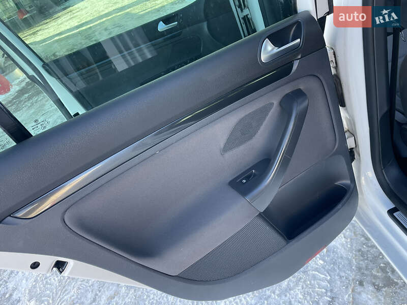 Хэтчбек Volkswagen Golf 2009 в Житомире