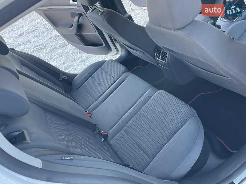 Хэтчбек Volkswagen Golf 2009 в Житомире