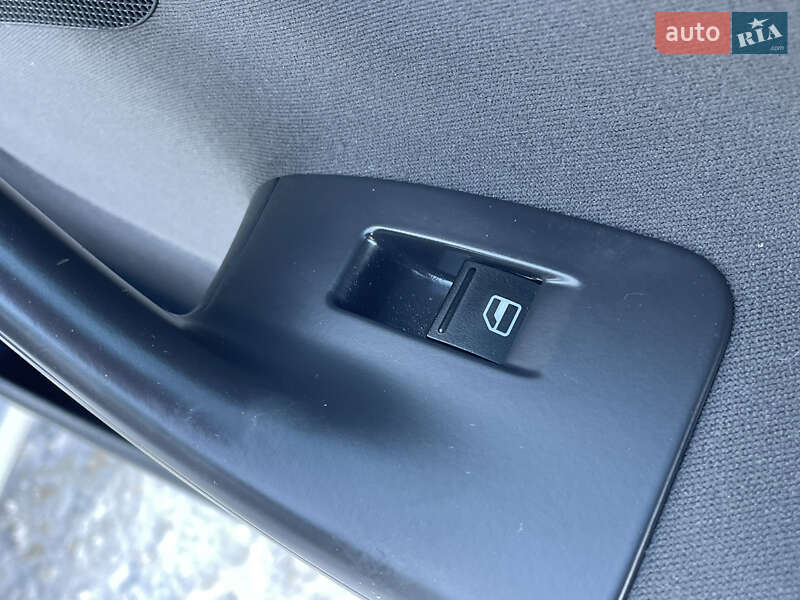 Хэтчбек Volkswagen Golf 2009 в Житомире