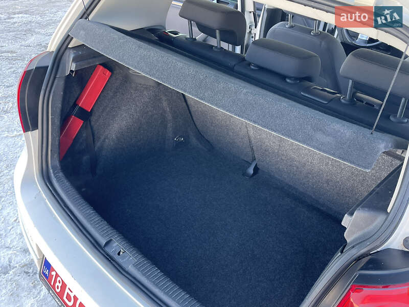 Хэтчбек Volkswagen Golf 2009 в Житомире