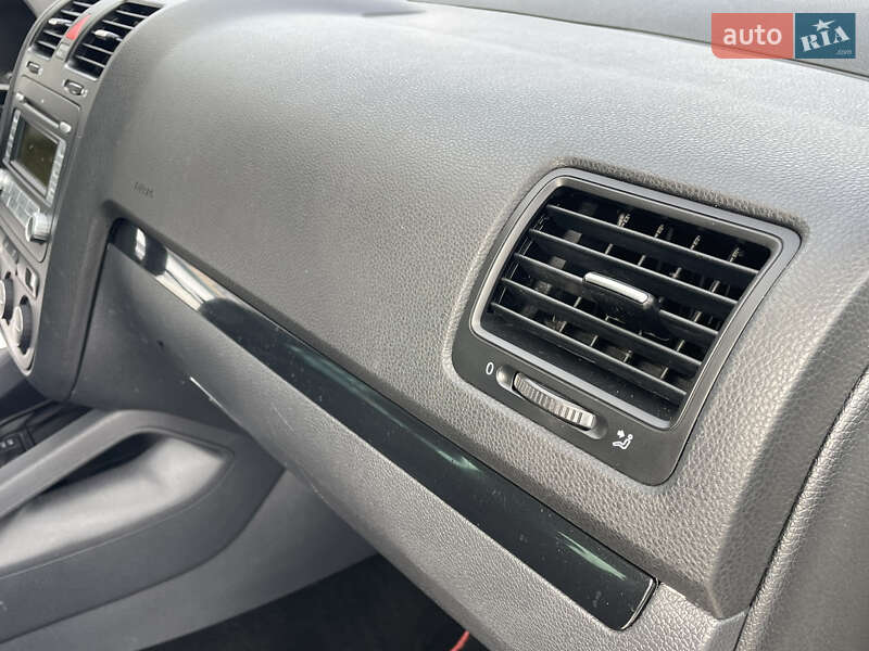 Хэтчбек Volkswagen Golf 2009 в Житомире