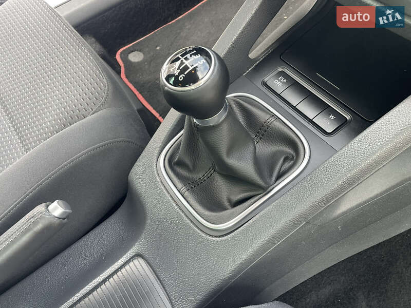 Хэтчбек Volkswagen Golf 2009 в Житомире