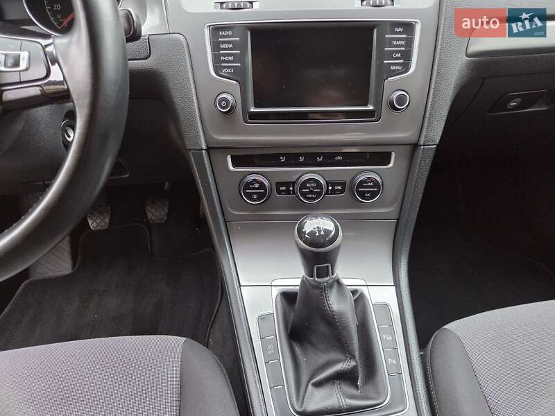 Универсал Volkswagen Golf 2015 в Луцке