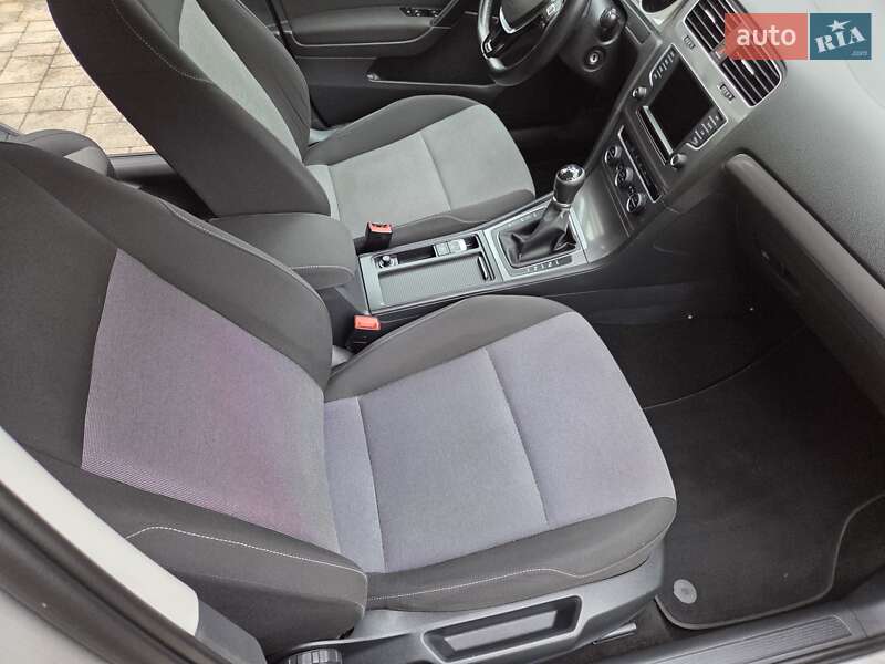 Универсал Volkswagen Golf 2015 в Луцке