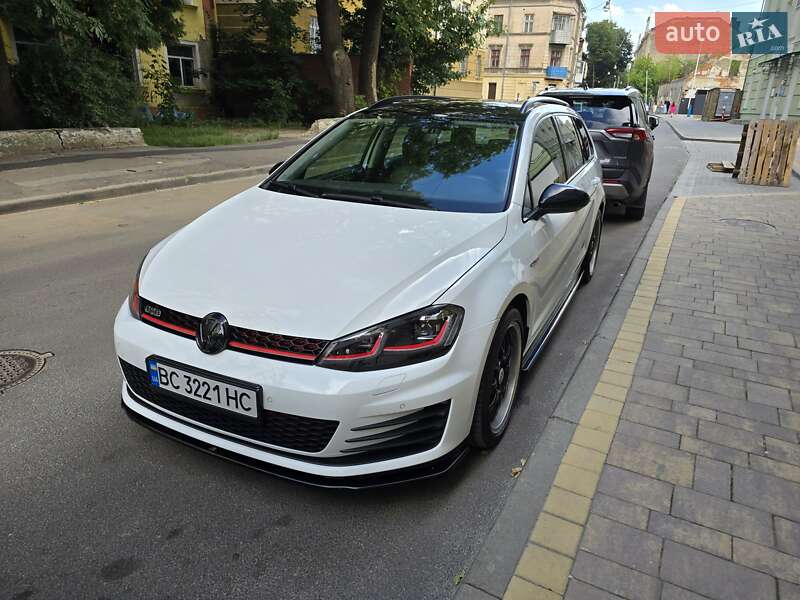 Универсал Volkswagen Golf 2015 в Львове