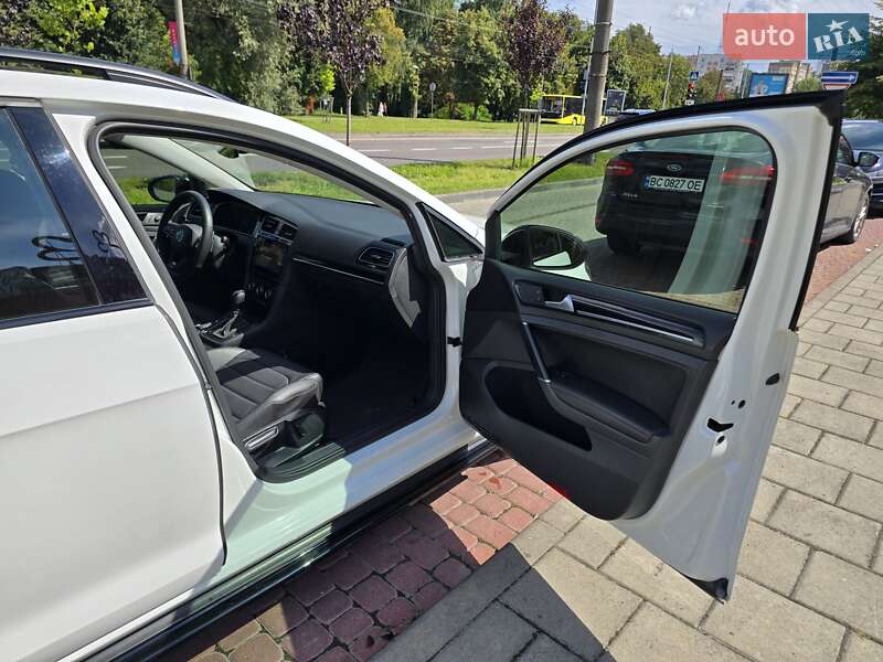 Универсал Volkswagen Golf 2015 в Львове