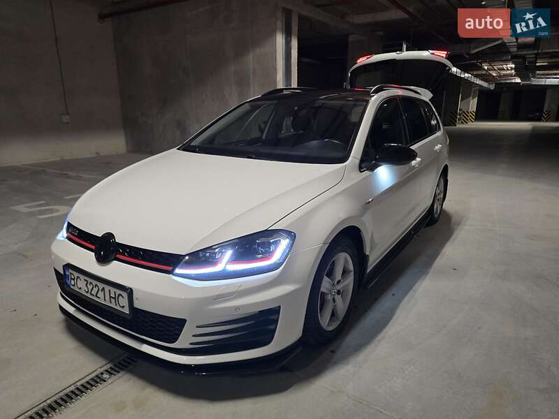 Универсал Volkswagen Golf 2015 в Львове