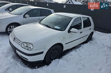 Хетчбек Volkswagen Golf 2001 в Луцьку