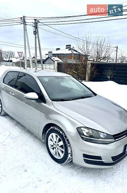 Хэтчбек Volkswagen Golf 2015 в Киеве